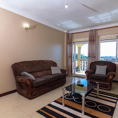 Karibu Bb Suites Ентебе Екстериор снимка
