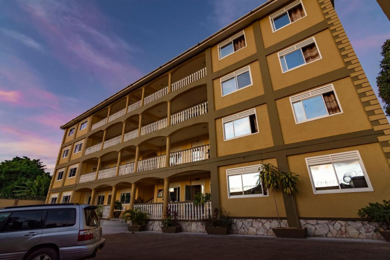 Karibu Bb Suites Ентебе Екстериор снимка