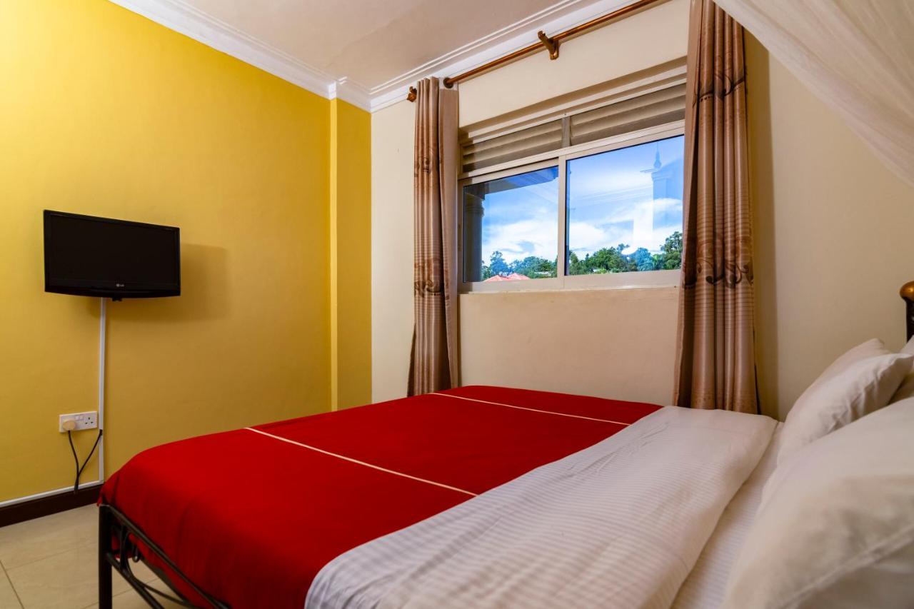 Karibu Bb Suites Ентебе Екстериор снимка