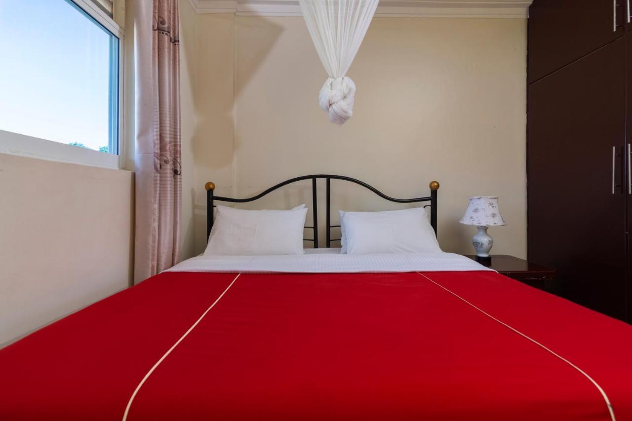 Karibu Bb Suites Ентебе Екстериор снимка