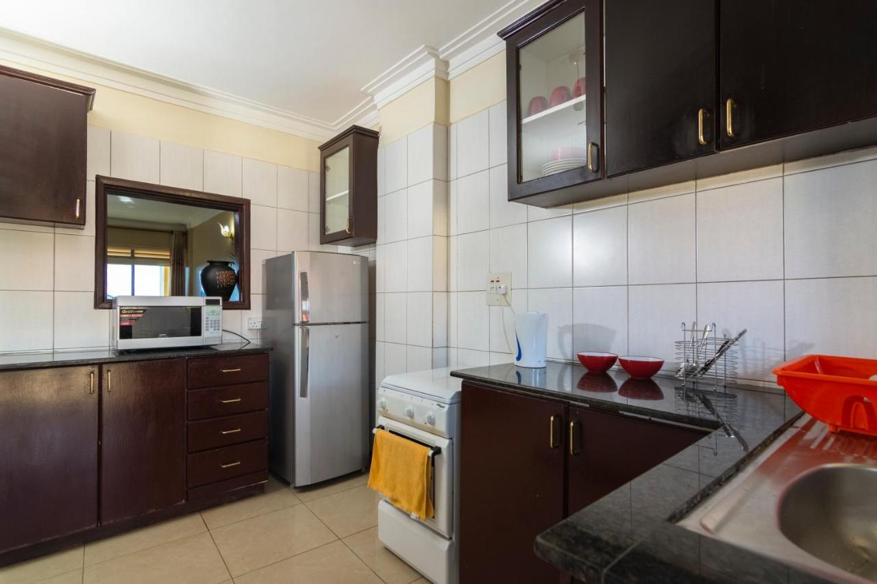 Karibu Bb Suites Ентебе Екстериор снимка