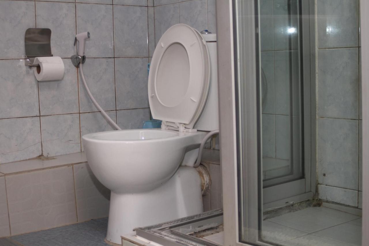 Karibu Bb Suites Ентебе Екстериор снимка