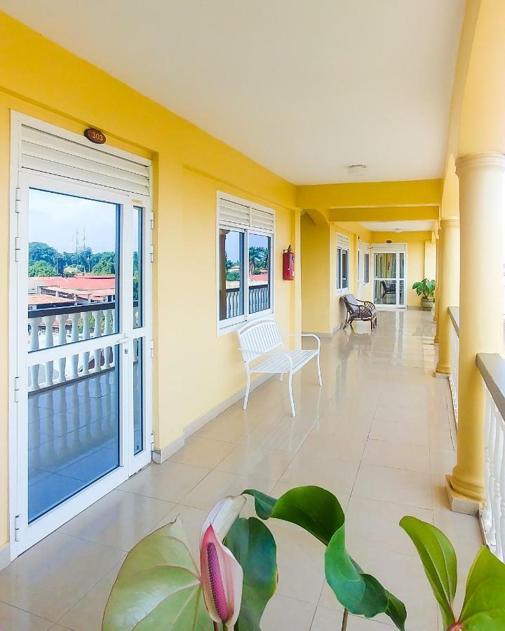 Karibu Bb Suites Ентебе Екстериор снимка